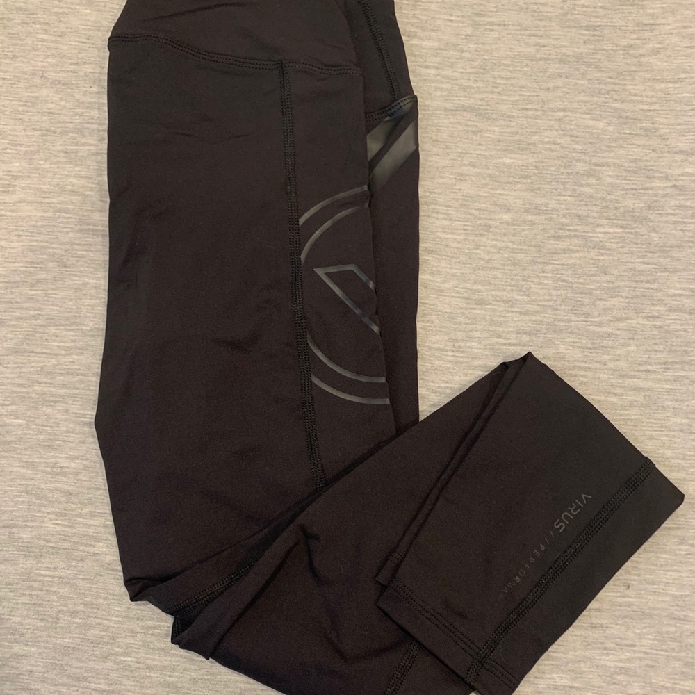 VIRUS Intl EAu7 Leggings